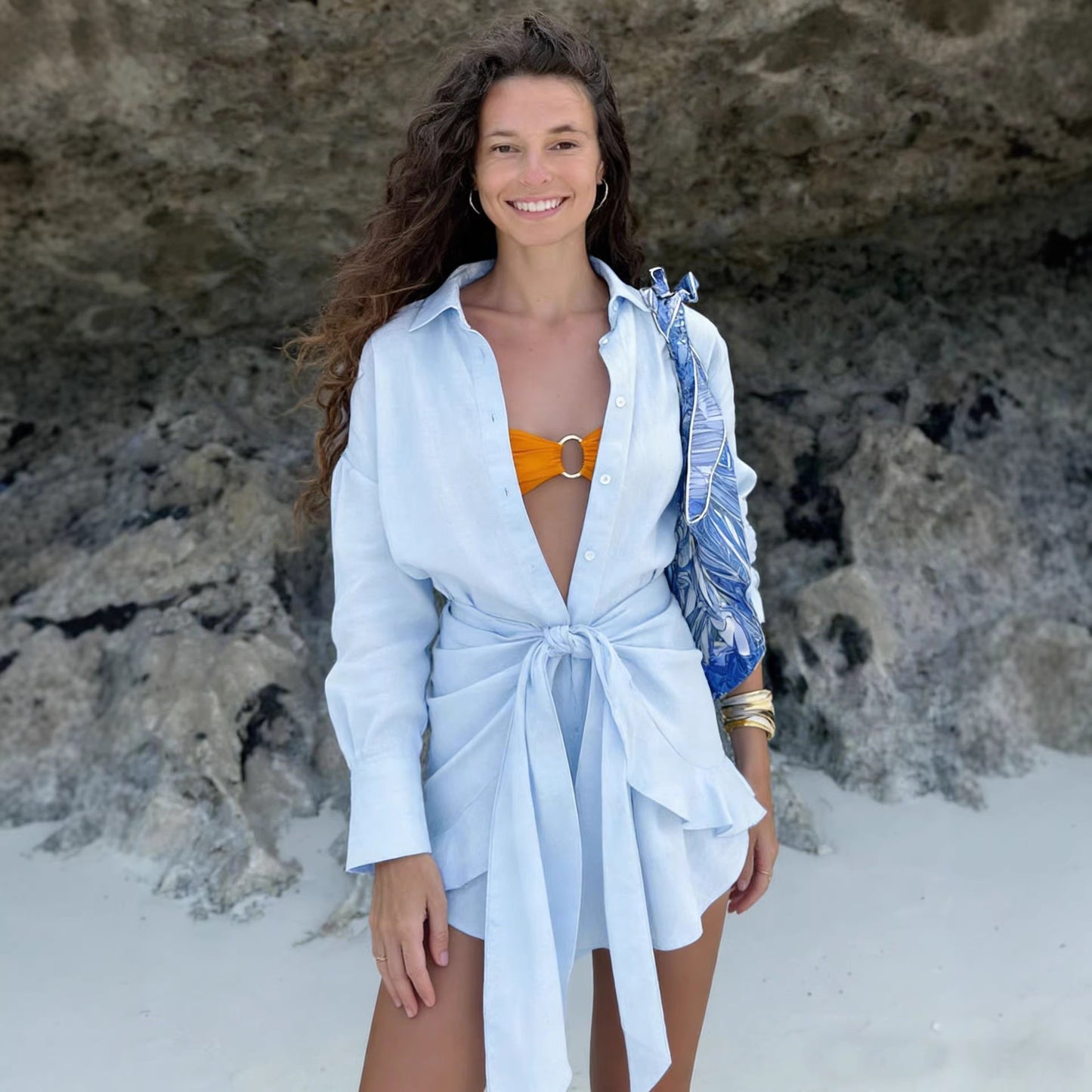 Vestido de vacaciones de algodón-lino con cuello solapa, color sólido y cordones