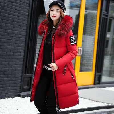El nuevo abrigo largo de invierno acolchado de algodón para niñas, ajuste delgado, cuello de piel coreano, relleno de plumas, grueso, para mujer.