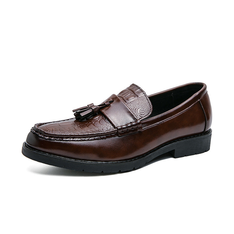 Zapatos casuales de cuero de moda con punta en pico y borlas personalizadas