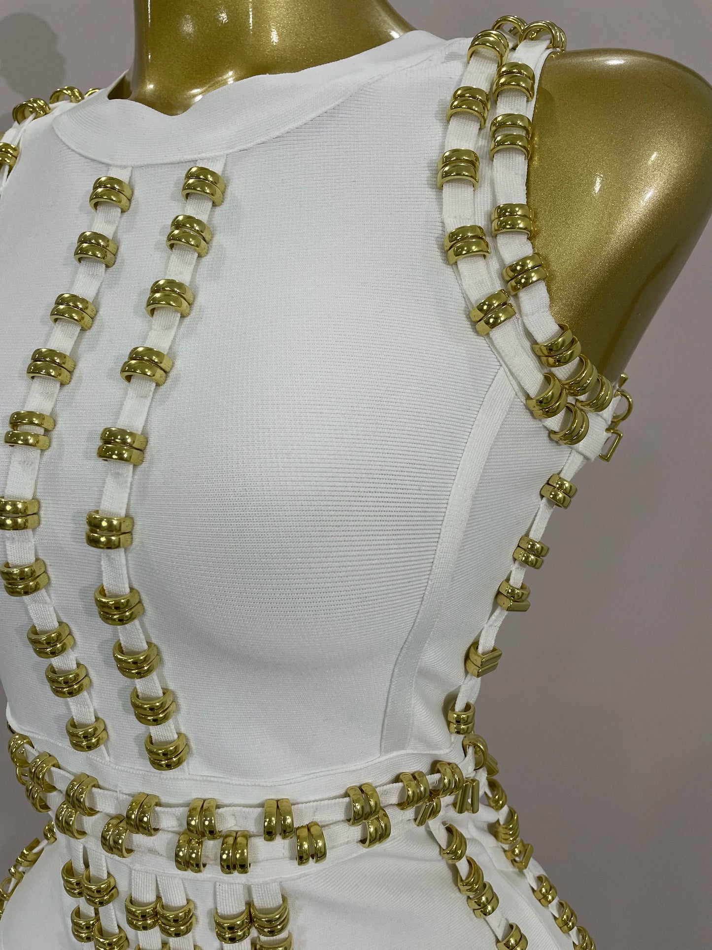 Elegance White Metal Buckle O Neck Sleeveless Bodycon Bandage Dress Women Celebrate Evening Prom Birthday Party Dress Vestido