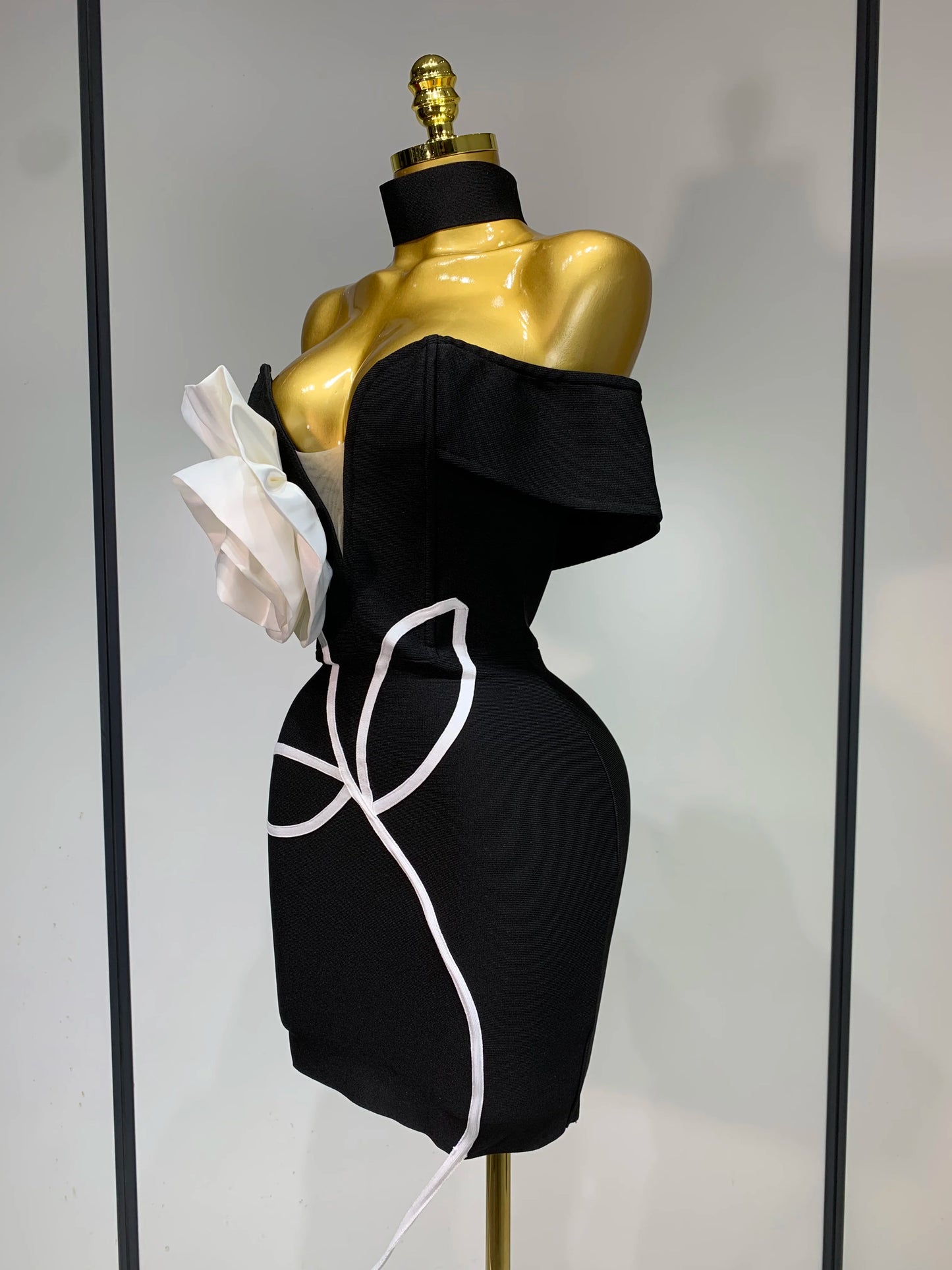 Women Sexy Off Shoulder White Flower Black Mini Bodycon Bandage Dress Luxury 2025 Celebrity Evening Club Elegant Party Gowns