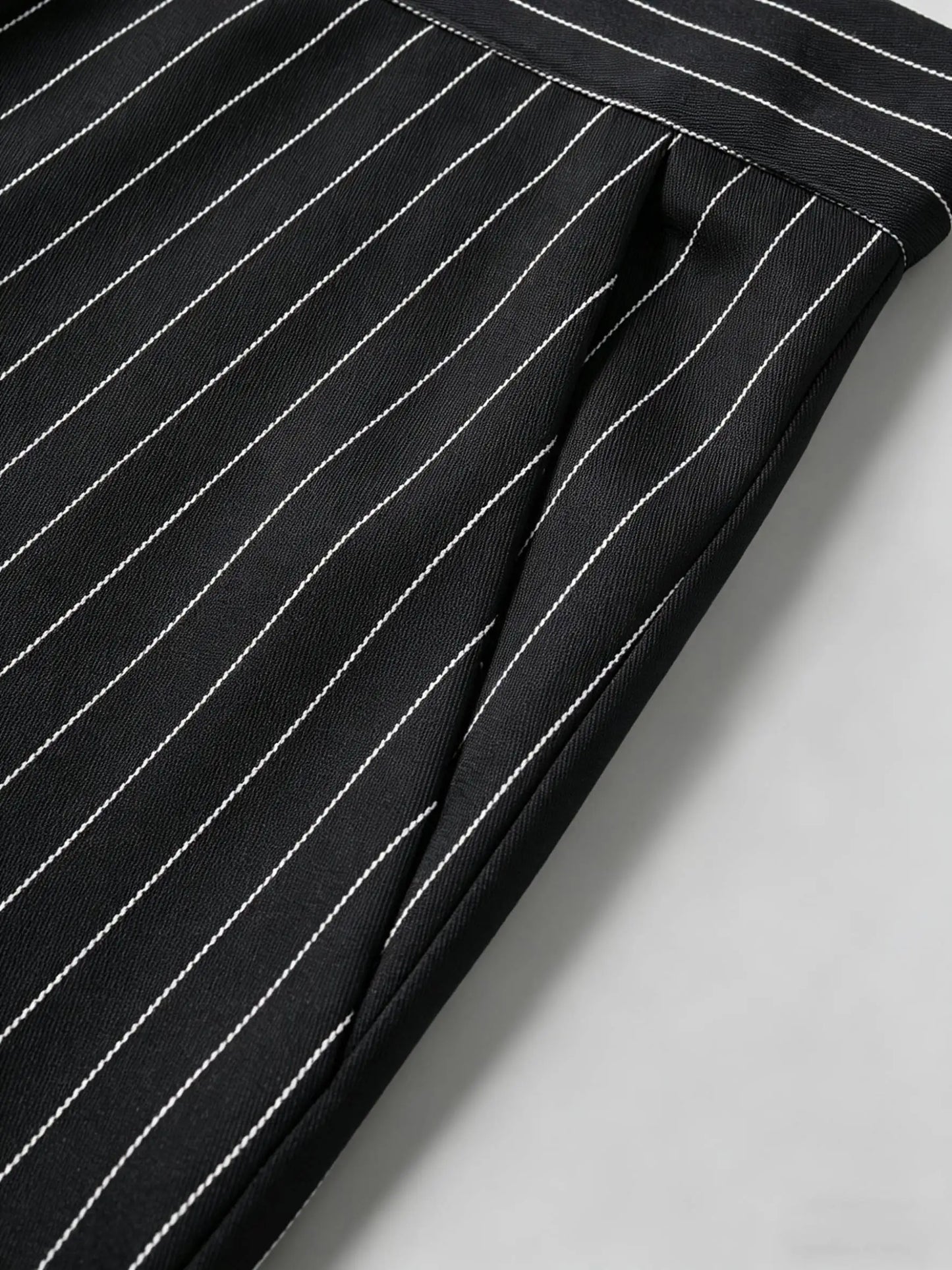 Luxury Black Base White Thin Vertical Pinstripe Men Suit Pants, High Waist Wrinkle Resistant Drape Slim Fit Ankle Trousers, Vers