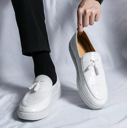 Zapatillas de deporte casual de negocios para hombre estilo coreano, de talla grande, de moda, con borlas, de pasarela, de cuero sin cordones, de la estación europea