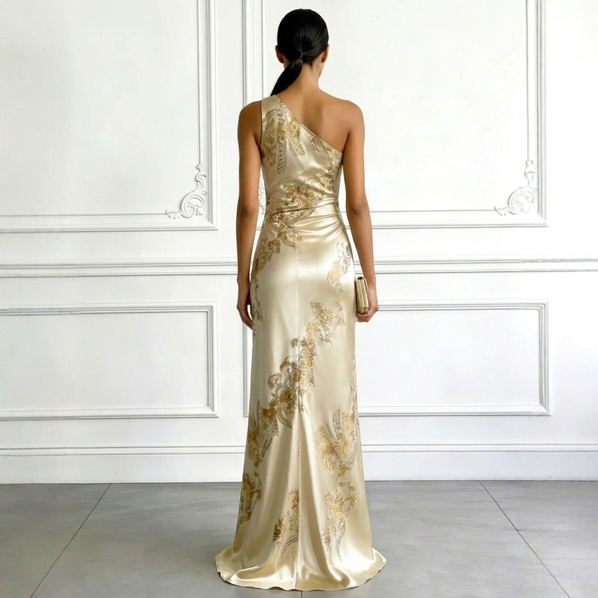 Vestido largo dorado estampado sin hombros de corte ajustado