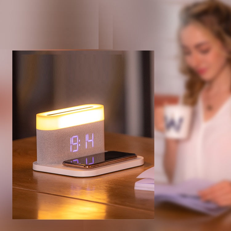 Lámpara de mesa para dormitorio, escritorio, mesita de noche, reloj, cargador inalámbrico de teléfono, cuatro en uno