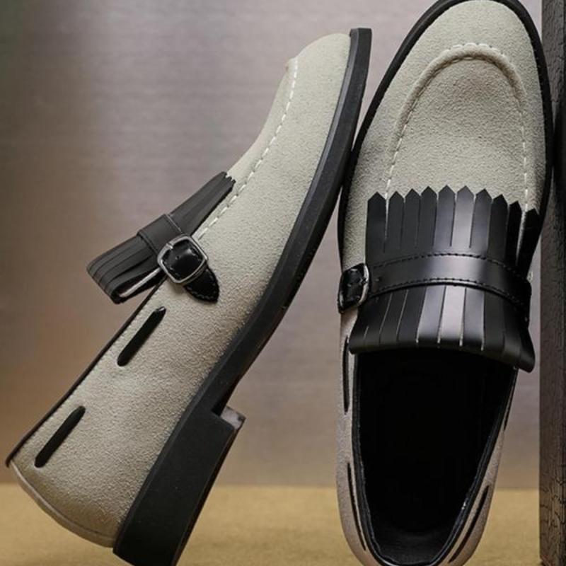 Zapatos mocasines de color liso para hombre con borlas