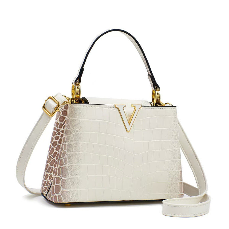 A Minimalist Tote Bag Is A Must-have For Spring And Summer
