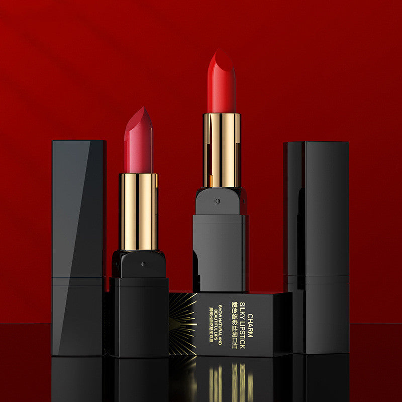 Lápiz labial suave, hidratante y de maquillaje de labios encantador