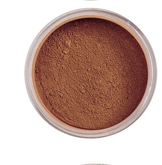 Polvo facial suelto translúcido para fijar el maquillaje y la base.