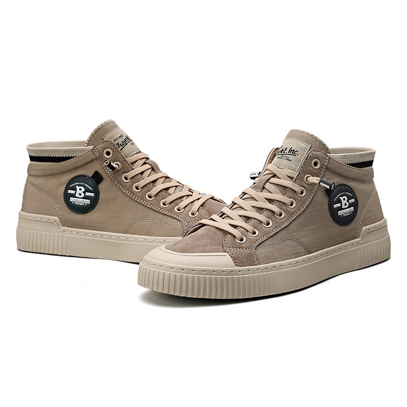 Nuevas zapatillas altas con cordones