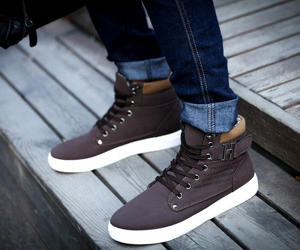 Zapatillas de hombre con hebilla mate