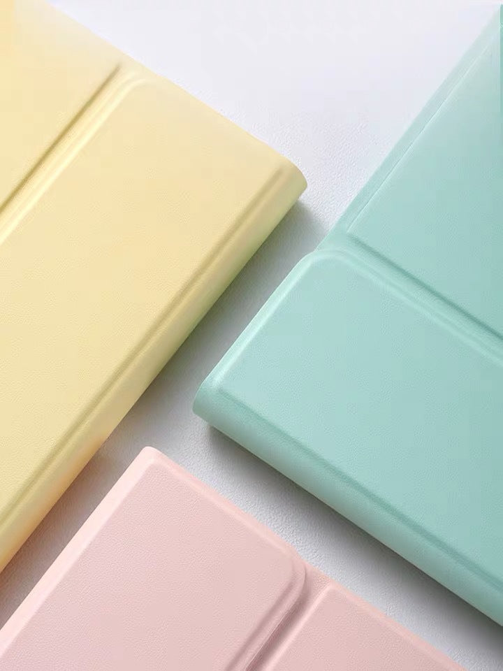 Estuche de piel con teclado Bluetooth plano de color y ranura para lápiz