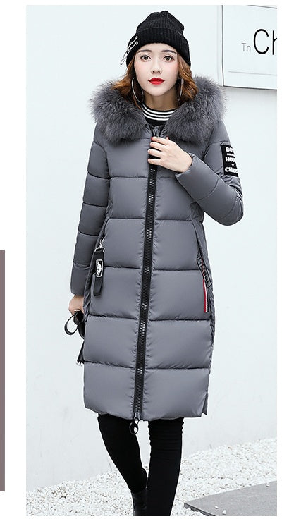 El nuevo abrigo largo de invierno acolchado de algodón para niñas, ajuste delgado, cuello de piel coreano, relleno de plumas, grueso, para mujer.