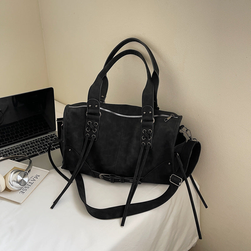 Bolso retro de mujer de mano y un solo hombro