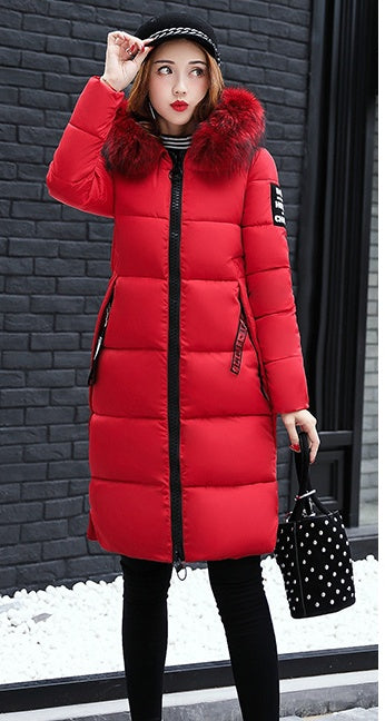 El nuevo abrigo largo de invierno acolchado de algodón para niñas, ajuste delgado, cuello de piel coreano, relleno de plumas, grueso, para mujer.