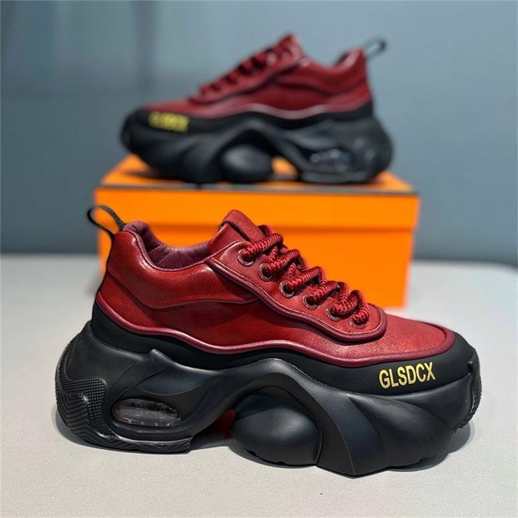 Zapatos masculinos de plataforma deportivos y de ocio con superficie de cuero