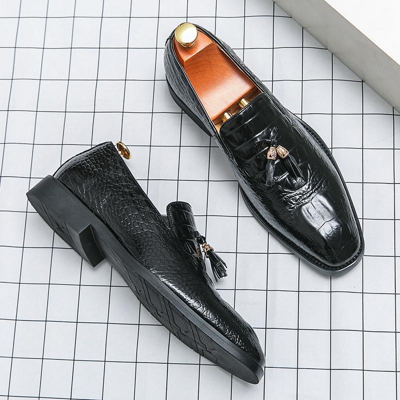 Zapatos de cuero con borlas y relieve de cocodrilo estilo coreano para hombre