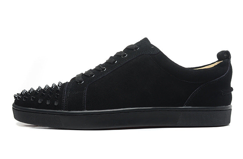 Zapatillas de caña baja con puntera esmerilada y pinchos