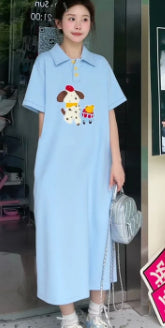 Elegante vestido de perrita con cuello alto bordado y solapa chic