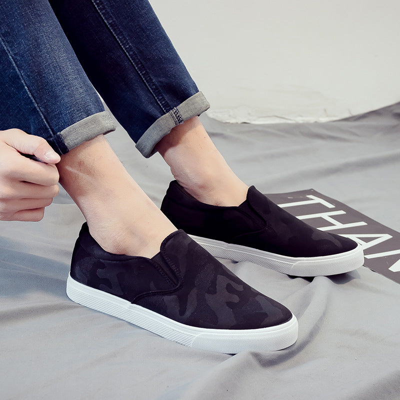 Camuflaje de hombre con zapatillas de lona