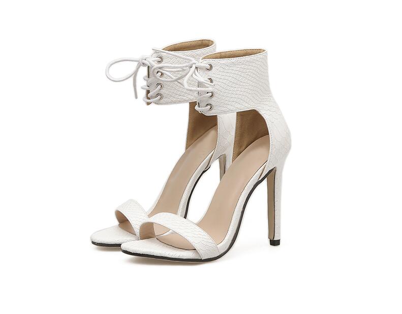 Sandalias de pitón con tiras