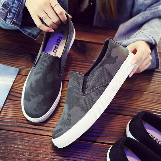 Camuflaje de hombre con zapatillas de lona