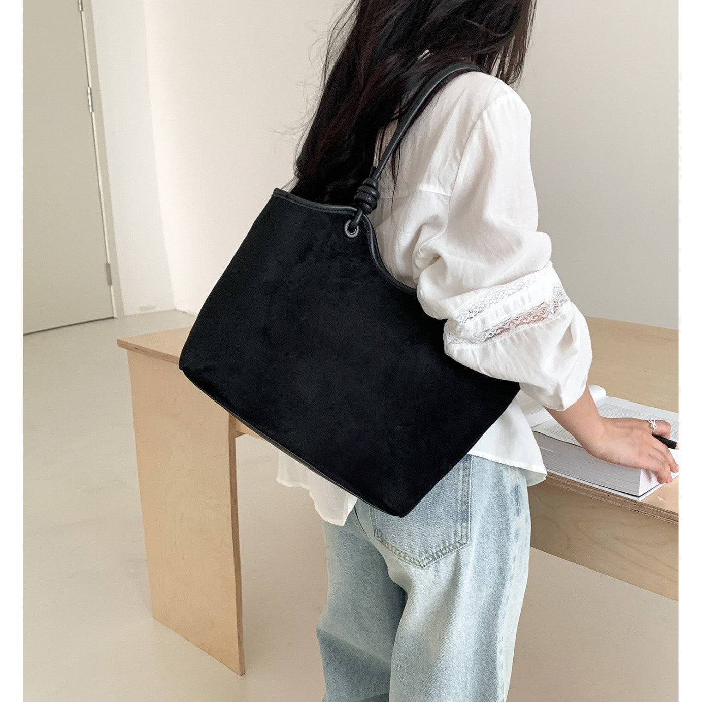 Bolso de hombro y tote de terciopelo de gamuza de color liso estilo retro occidental para mujer