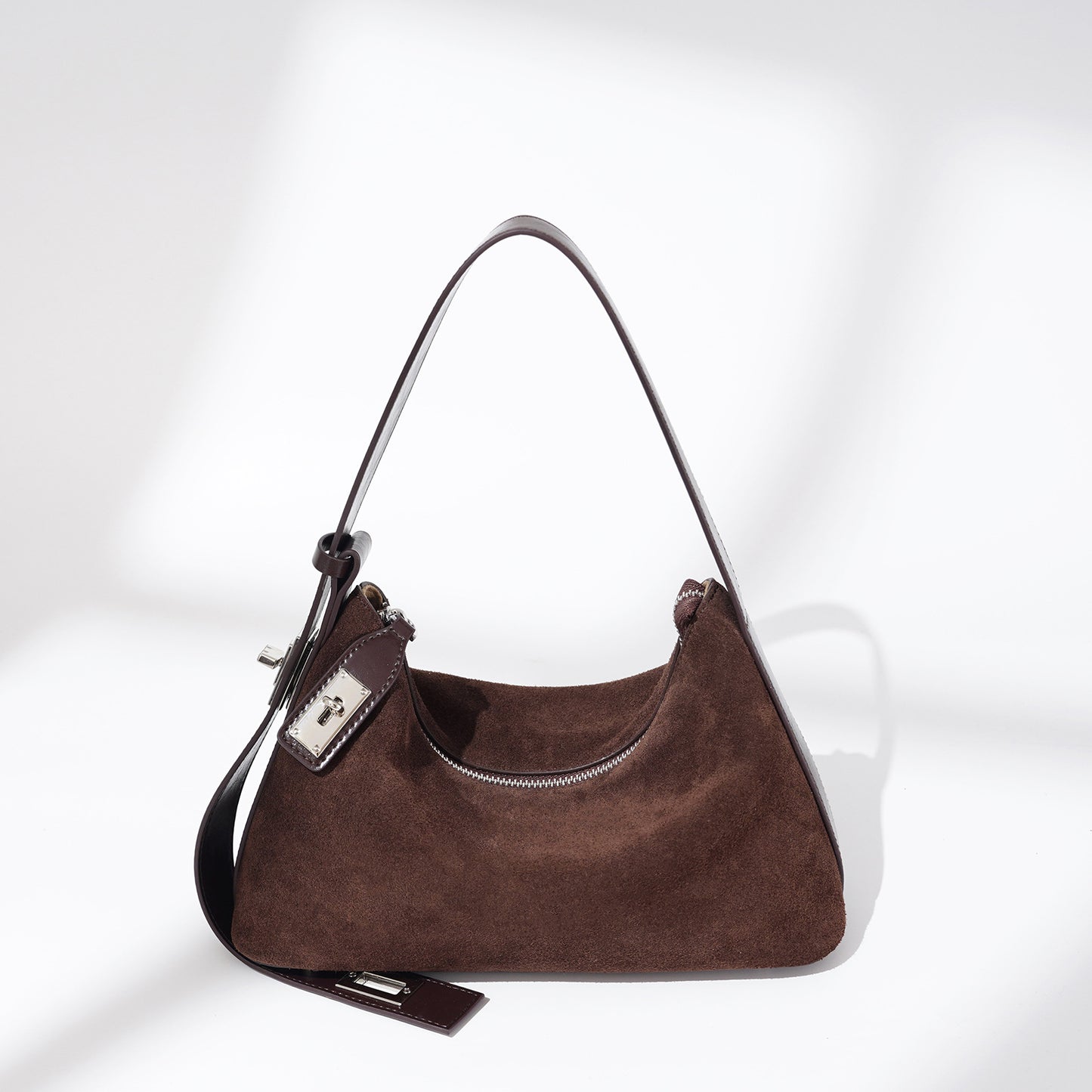 Bolso de Mujer Estilo Retro Chic Suave en Forma de Media Luna con Diseño de Níquel, Hombro y Asa, de Piel Vacuna