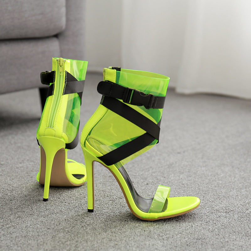 Sandalias transparentes de tacón alto