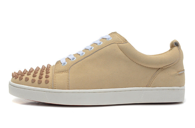 Zapatillas de caña baja con puntera esmerilada y pinchos