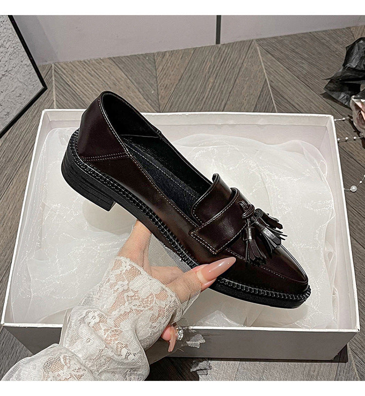 Zapatos con borlas y puntera en tallas grandes para mujer