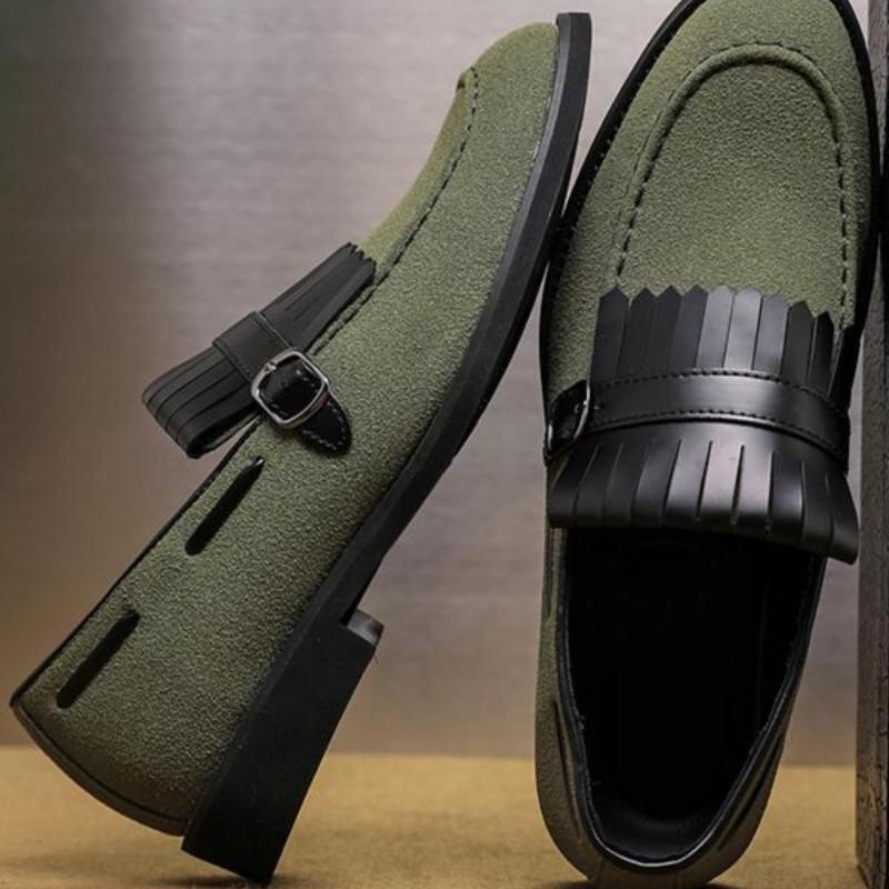 Zapatos mocasines de color liso para hombre con borlas