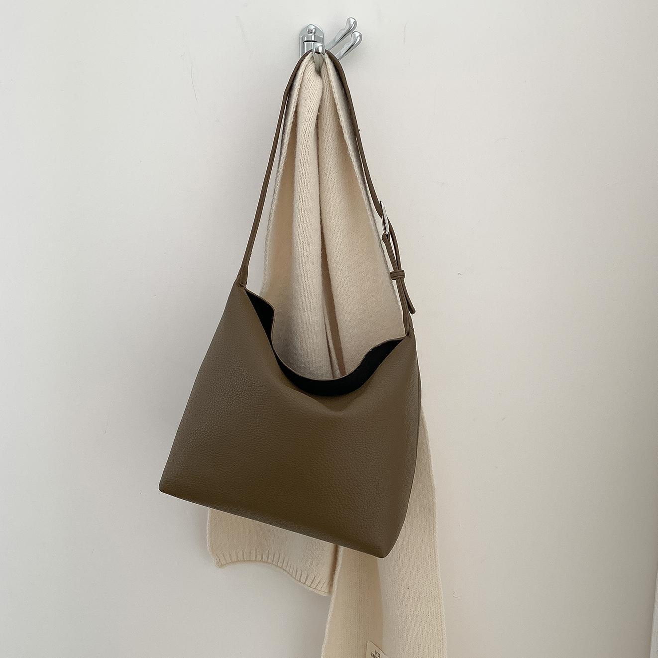Soft-leather Tote Bag For Commutingsophisticated