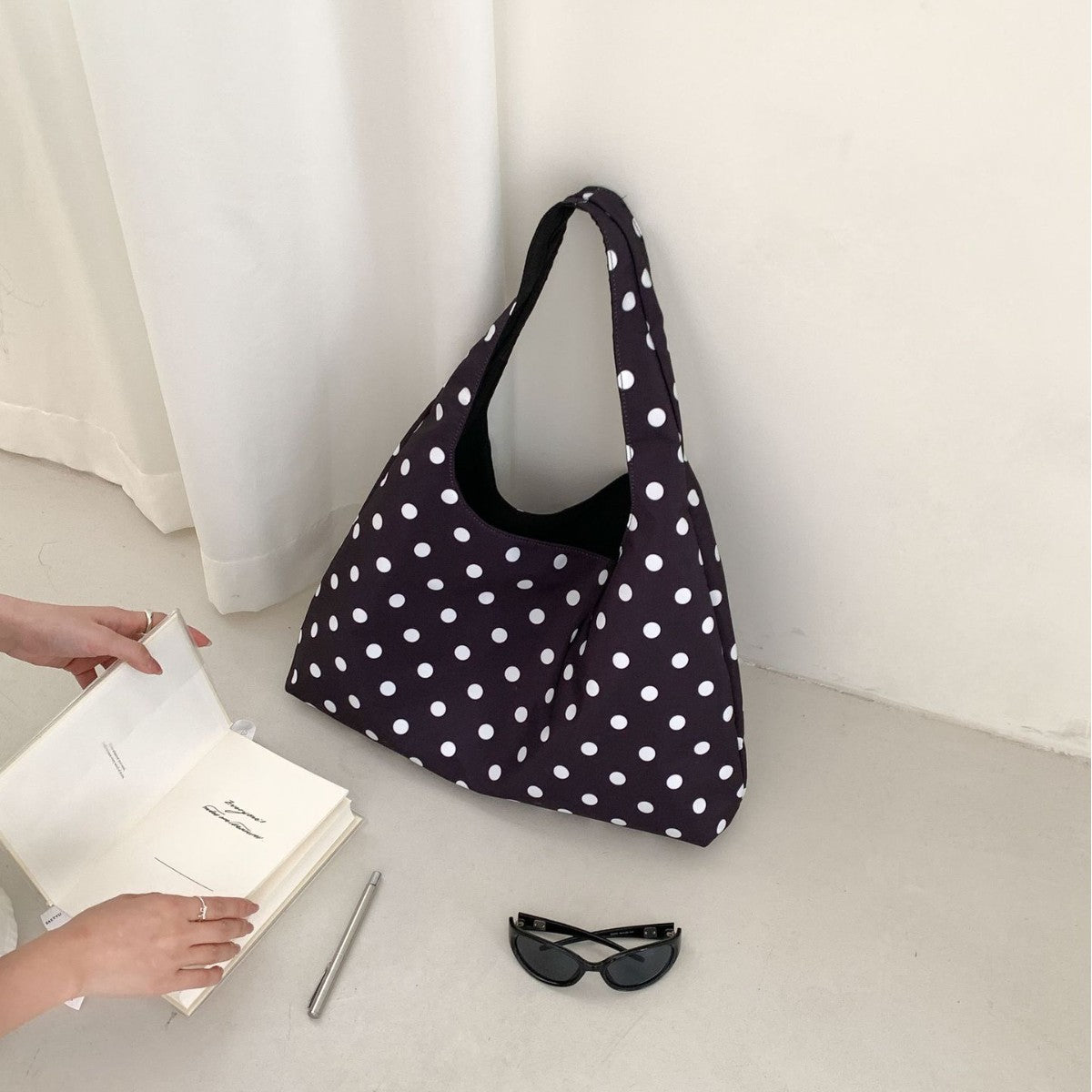 Bolso de hombro redondo de lunares estilo japonés para mujer