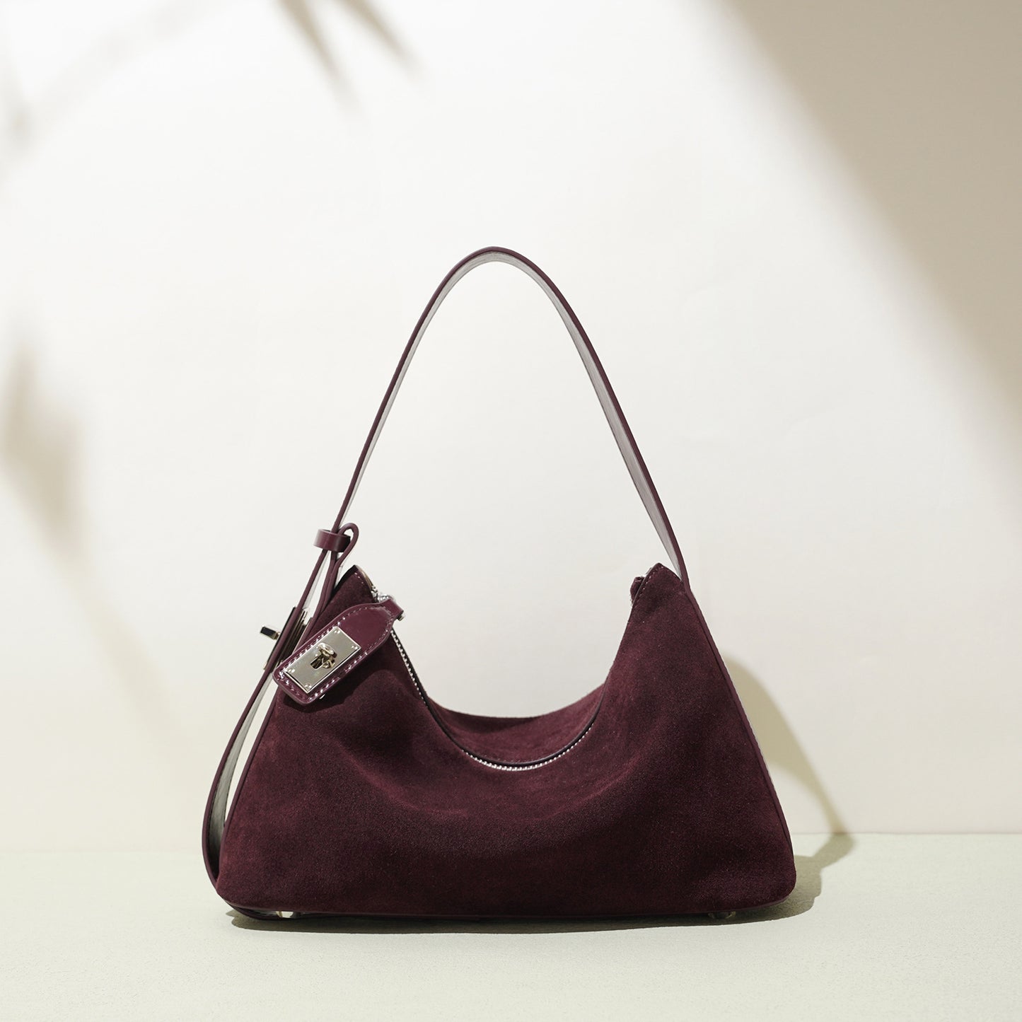 Bolso de Mujer Estilo Retro Chic Suave en Forma de Media Luna con Diseño de Níquel, Hombro y Asa, de Piel Vacuna