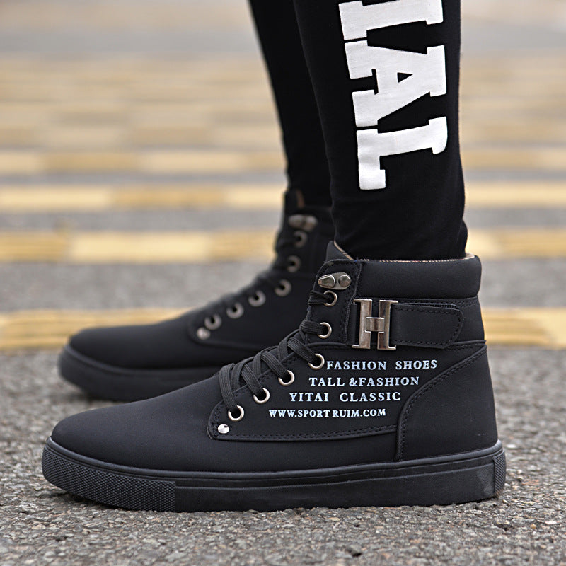 Zapatillas de hombre con hebilla mate