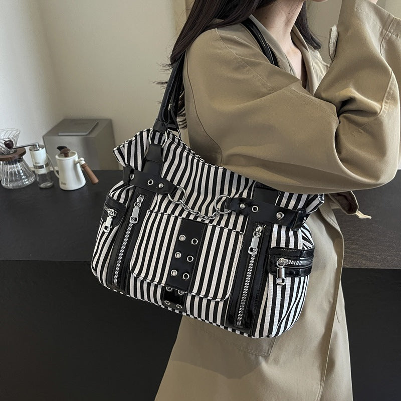 New Casual Womens Bag With A Cinched Waist And Locomotive-style Rivets