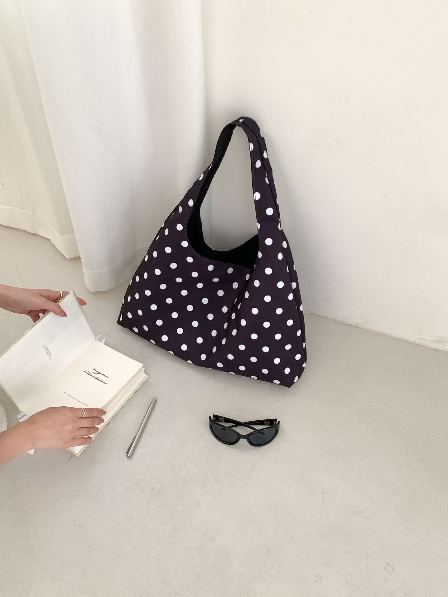 Bolso de hombro redondo de lunares estilo japonés para mujer