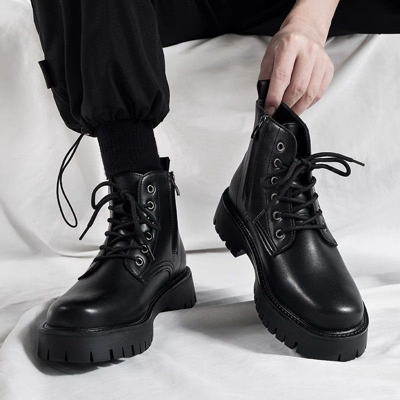 Zapatos de cuero negros de hombre de caña alta con cremallera lateral, botines tipo worker con alza
