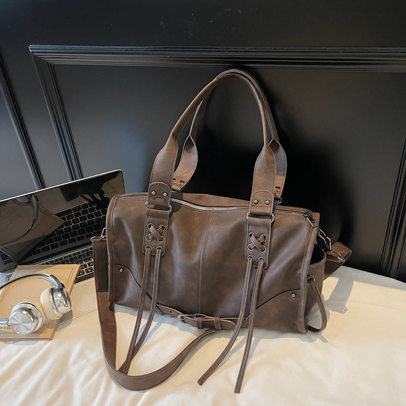 Bolso retro de mujer de mano y un solo hombro