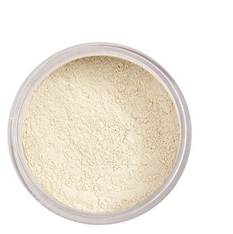 Polvo facial suelto translúcido para fijar el maquillaje y la base.