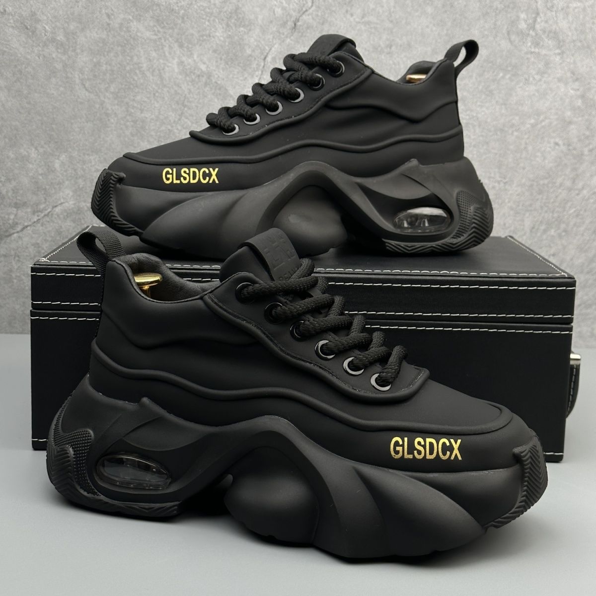 Zapatos masculinos de plataforma deportivos y de ocio con superficie de cuero