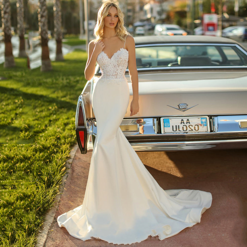 Vestido de novia palabra de honor blanco sencillo con cola de sirena y caída recta
