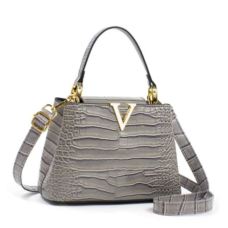 A Minimalist Tote Bag Is A Must-have For Spring And Summer