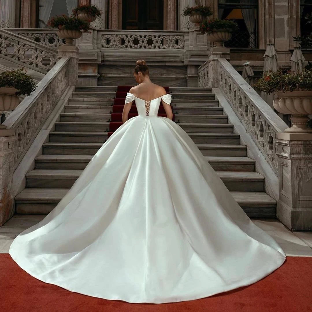 Eightree Sexy White Wedding Dresses 2022 Off Shoulder Sweep Train Bride Dress Lace Up Back Satin Wedding Evening Gowns Plus Size
