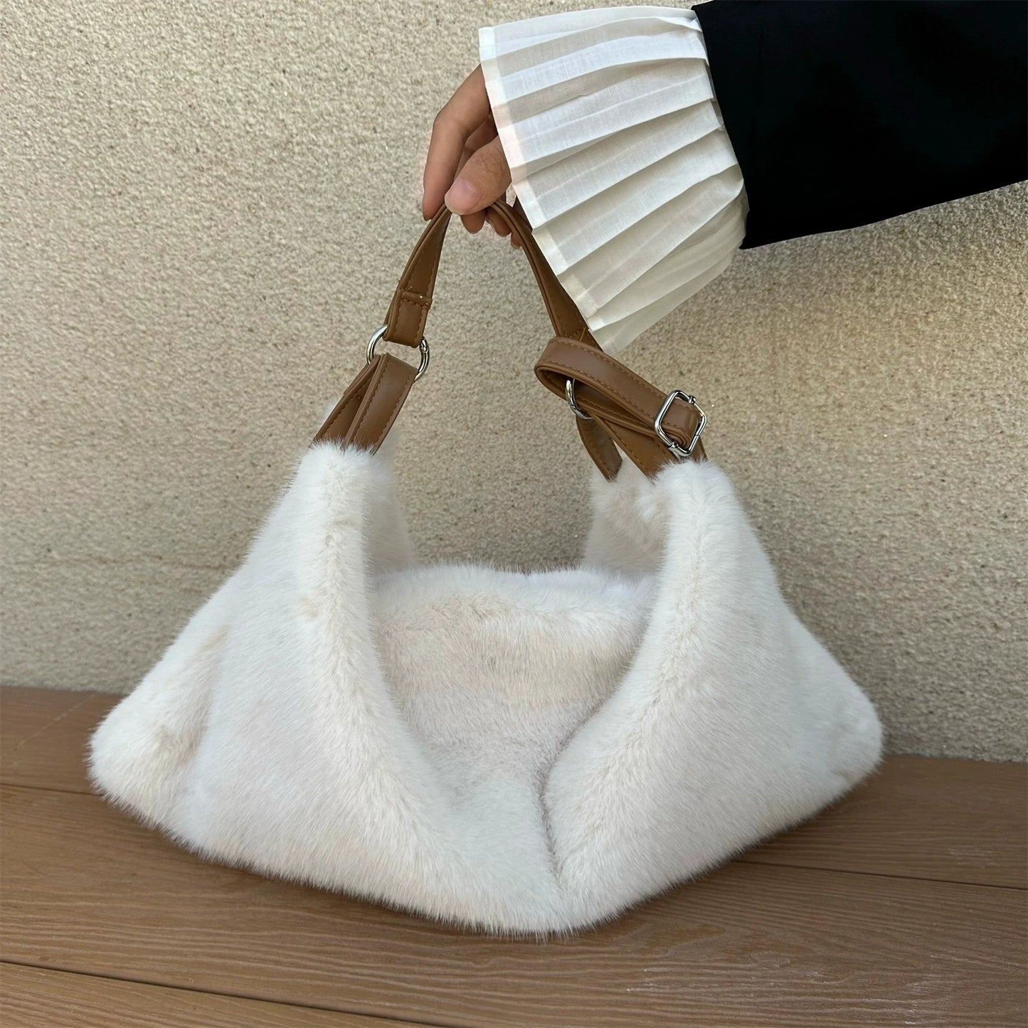 Women's Plush Crossbody Bag Single Shoulder Handbag Large Capacity Casual Autumn Winter Fur Bag Fashionable All-Match Bag