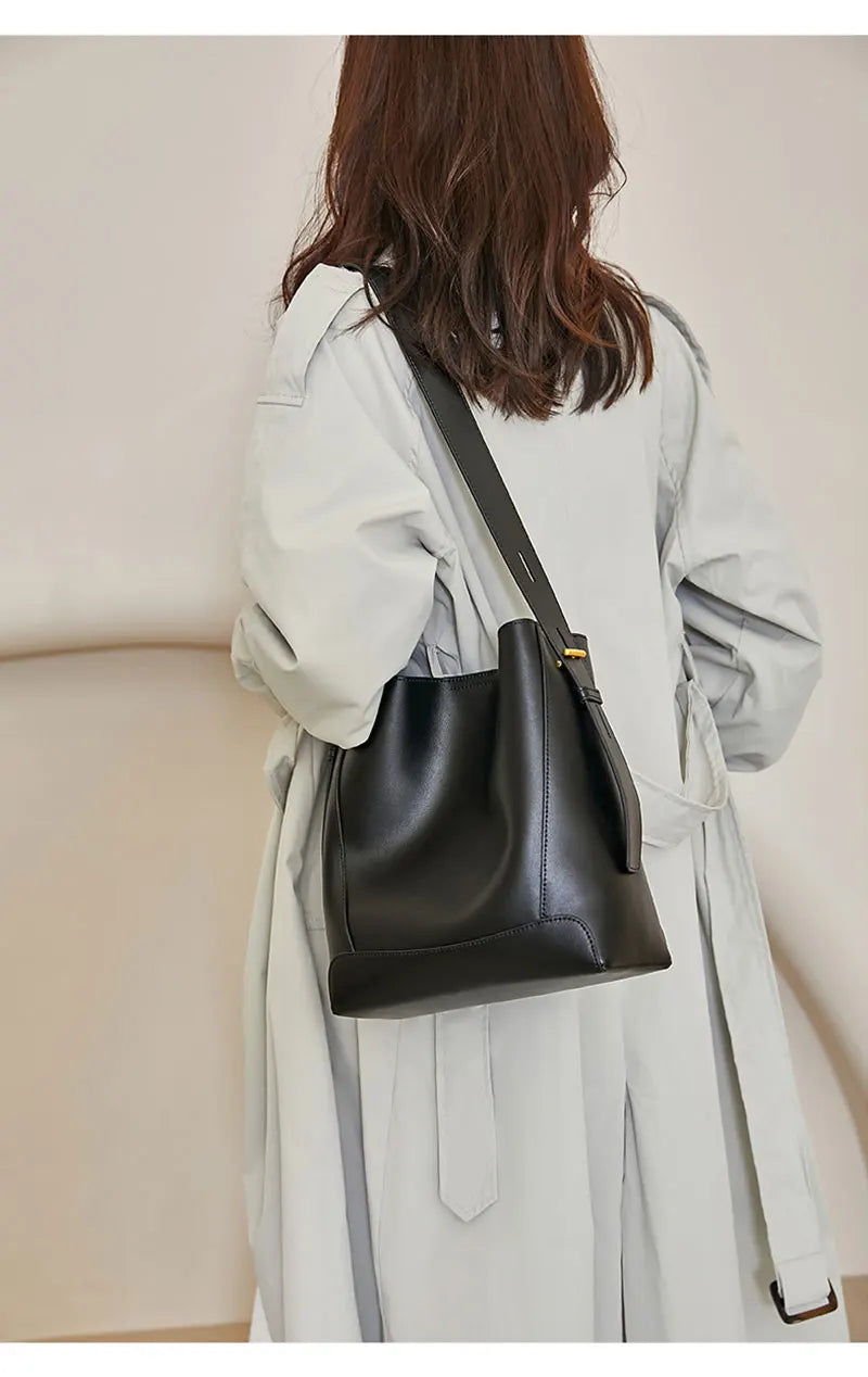 Cowhide Women's Shoulder Bag Fashion Trend Luxury Designer Bucket Bags Large Capacity Genuine Leather Women Crossbody Bags