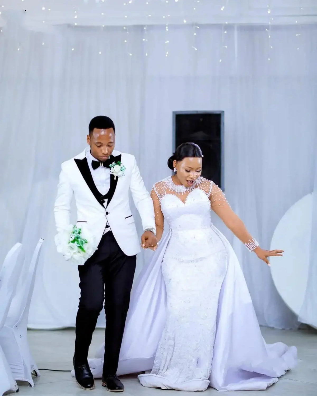 Customized African O Neck Shinny Pearls Beads Mermaid Wedding Dress for Woman Long Sleeves Bridal Gown with Removable Skirt
