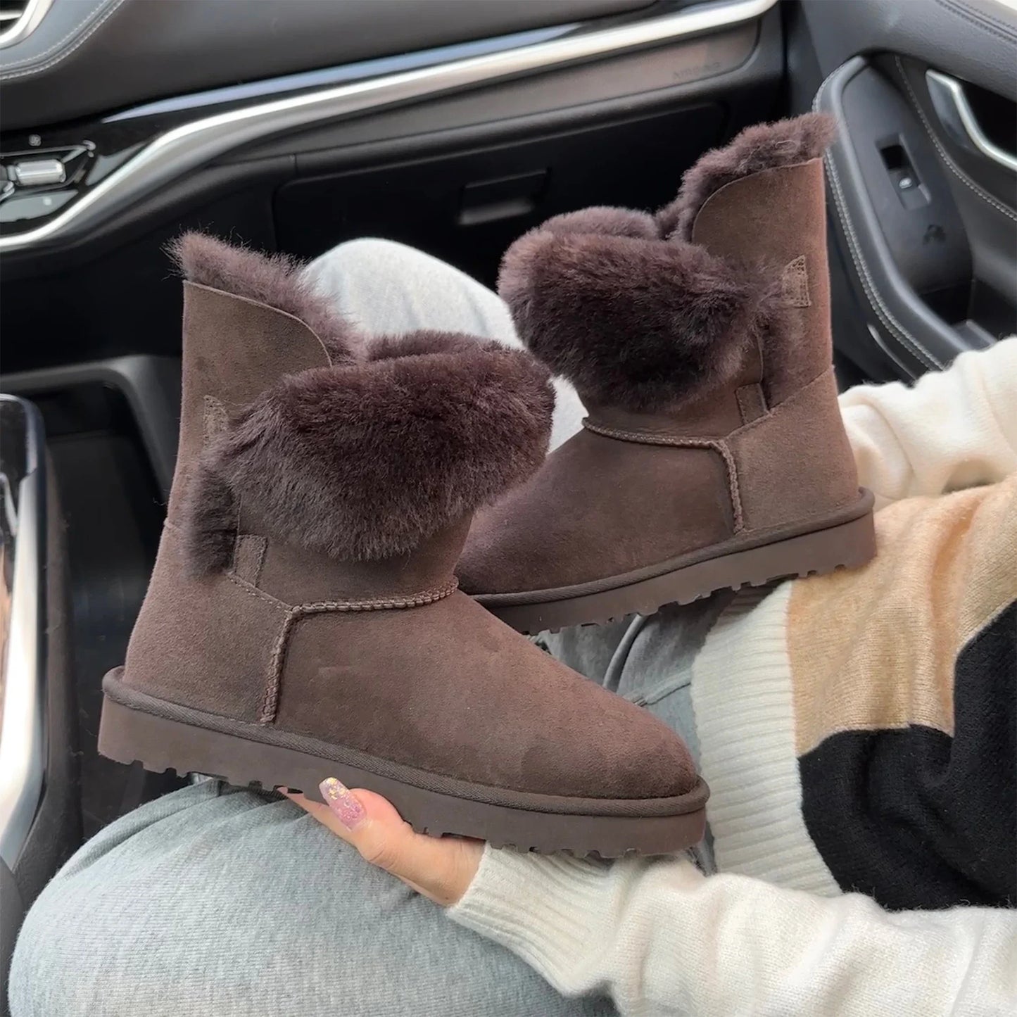 A Pair of Pure Sheepskin and Wool Winter Snow Boots for Women, Warm and Comfortable. Simple and Fashionable Women's Shoes
