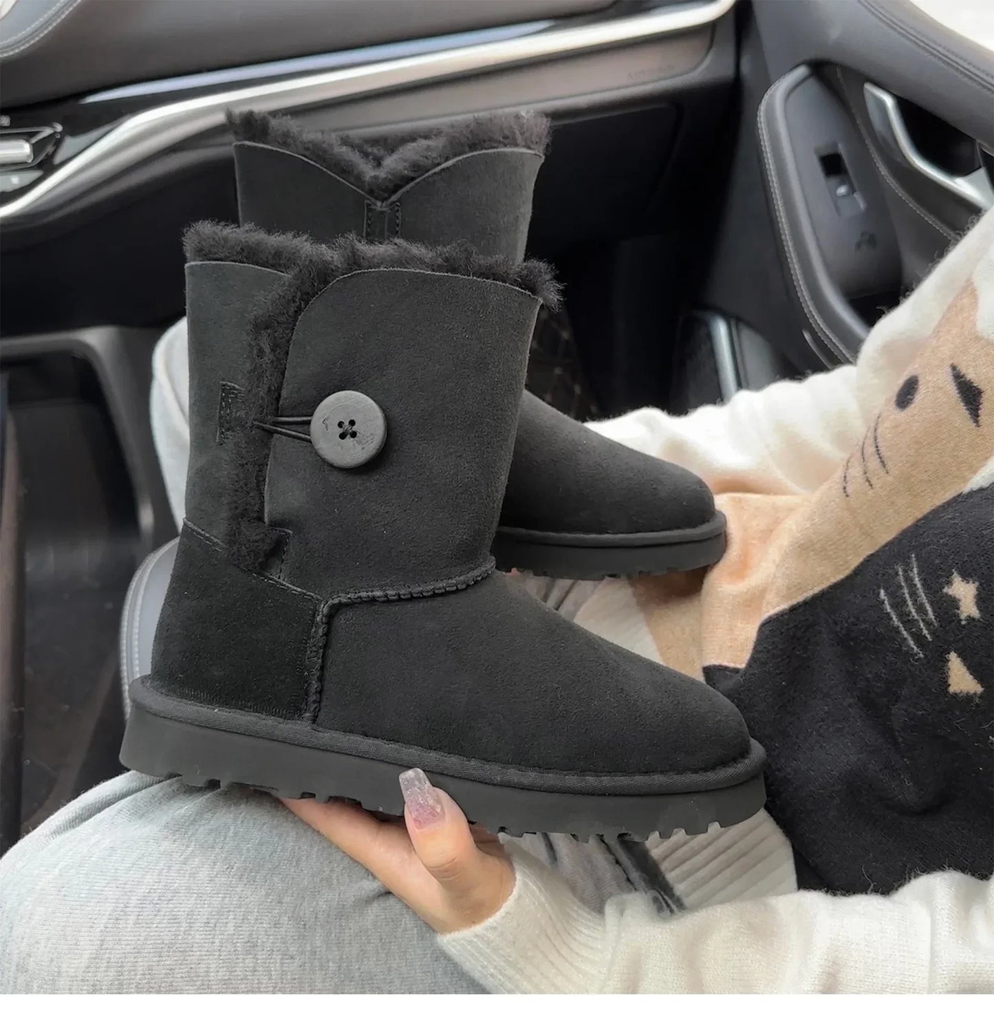 A Pair of Pure Sheepskin and Wool Winter Snow Boots for Women, Warm and Comfortable. Simple and Fashionable Women's Shoes